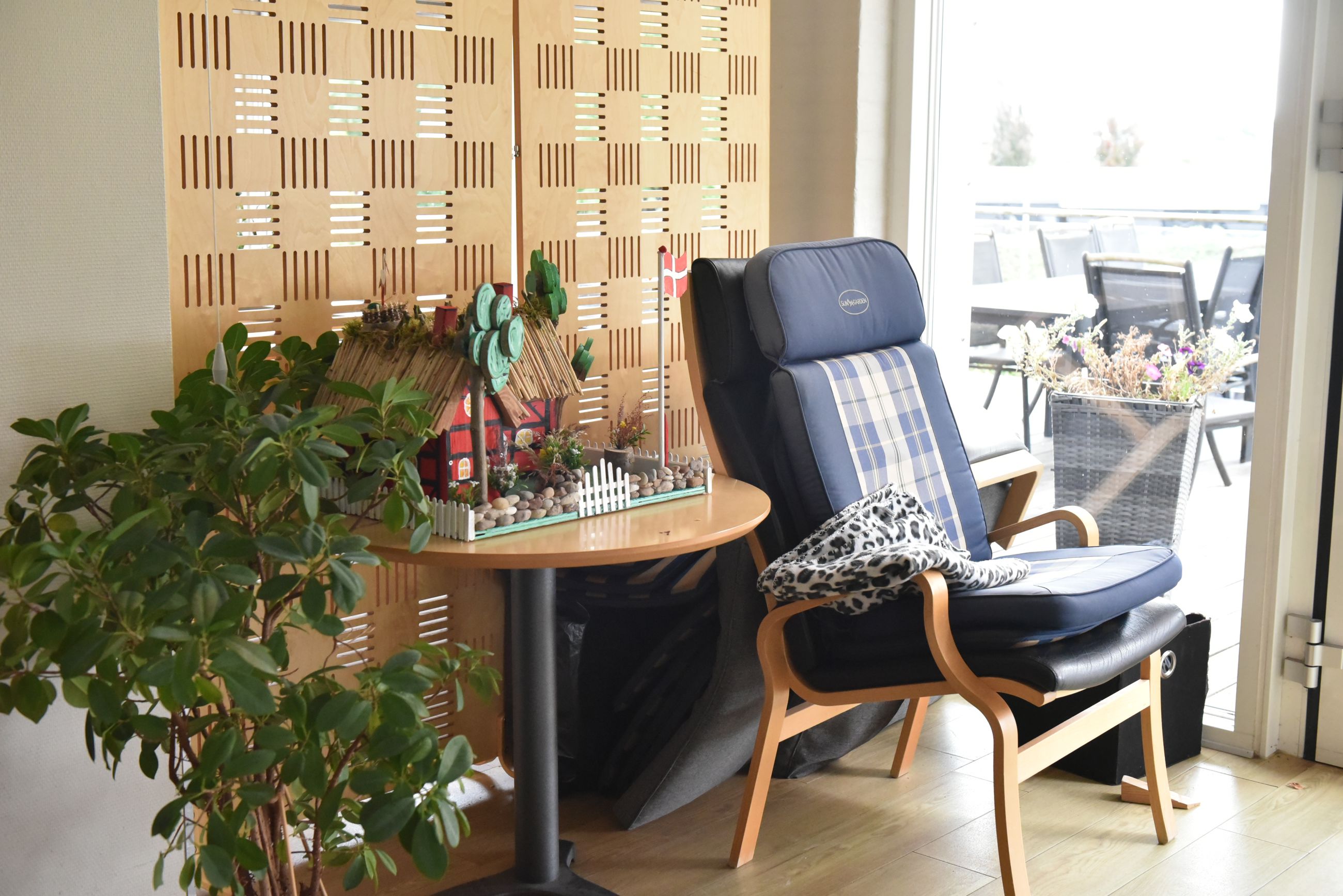 Lænestol i stue hos Fårup Ældrecenter