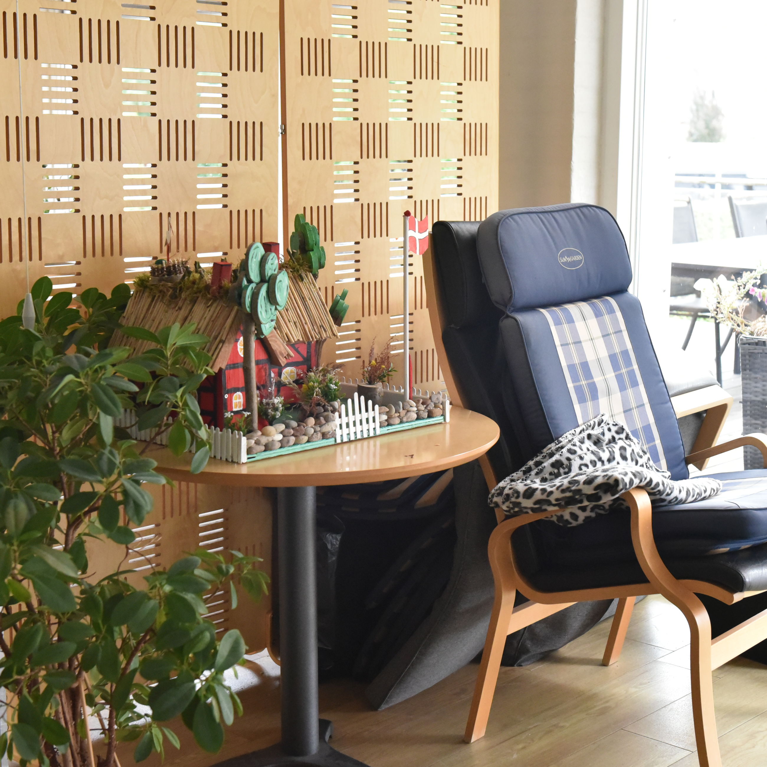 Lænestol i stue hos Fårup Ældrecenter